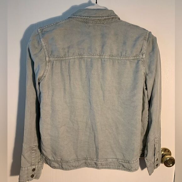 C&C California EUC light green button down shirt Size XS - Picture 2 of 3